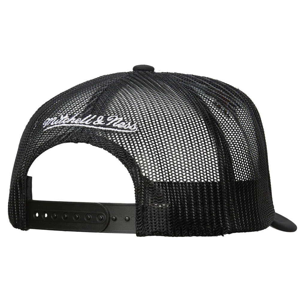 Los Angeles Kings Mitchell & Ness Gridlock Trucker Adjustable Hat - White/Black Techwosell