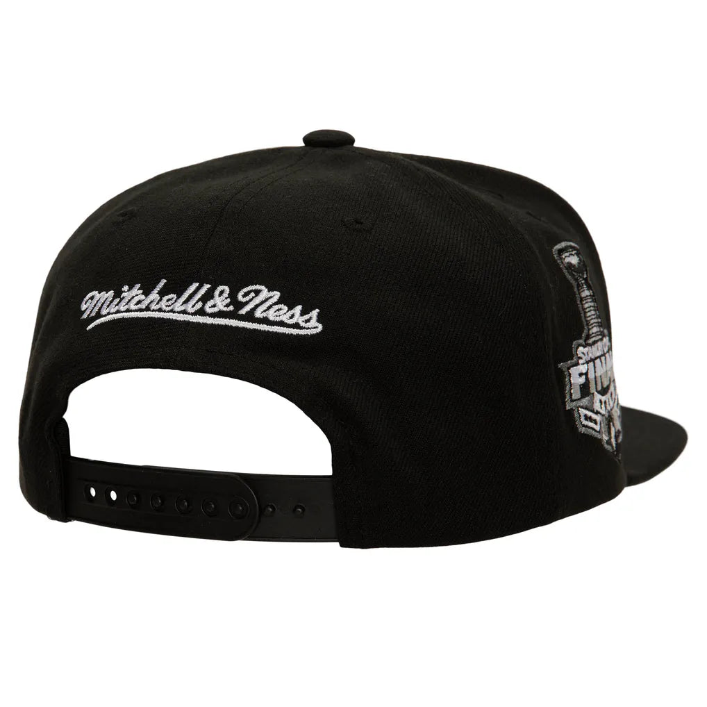 Los Angeles Kings Mitchell & Ness Core Top Spot Snapback Hat - Black