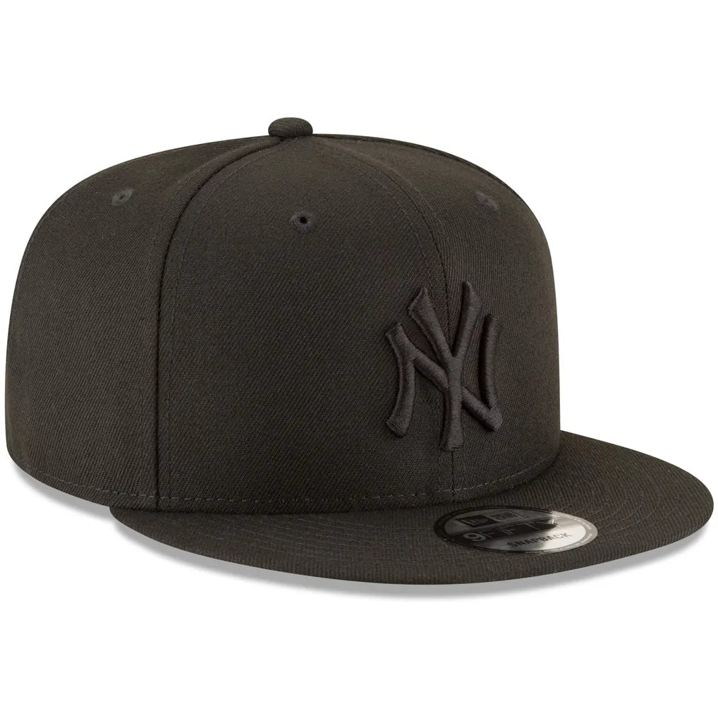 New York Yankees New Era Black on Black 9FIFTY Team Snapback Adjustable Hat - Black