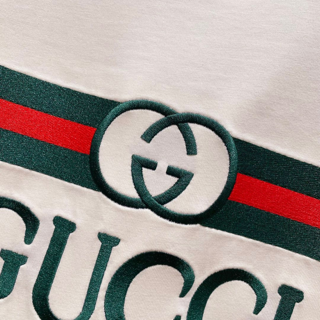 GUCCI                                            Blade Logo Printed T-Shirt In Beige