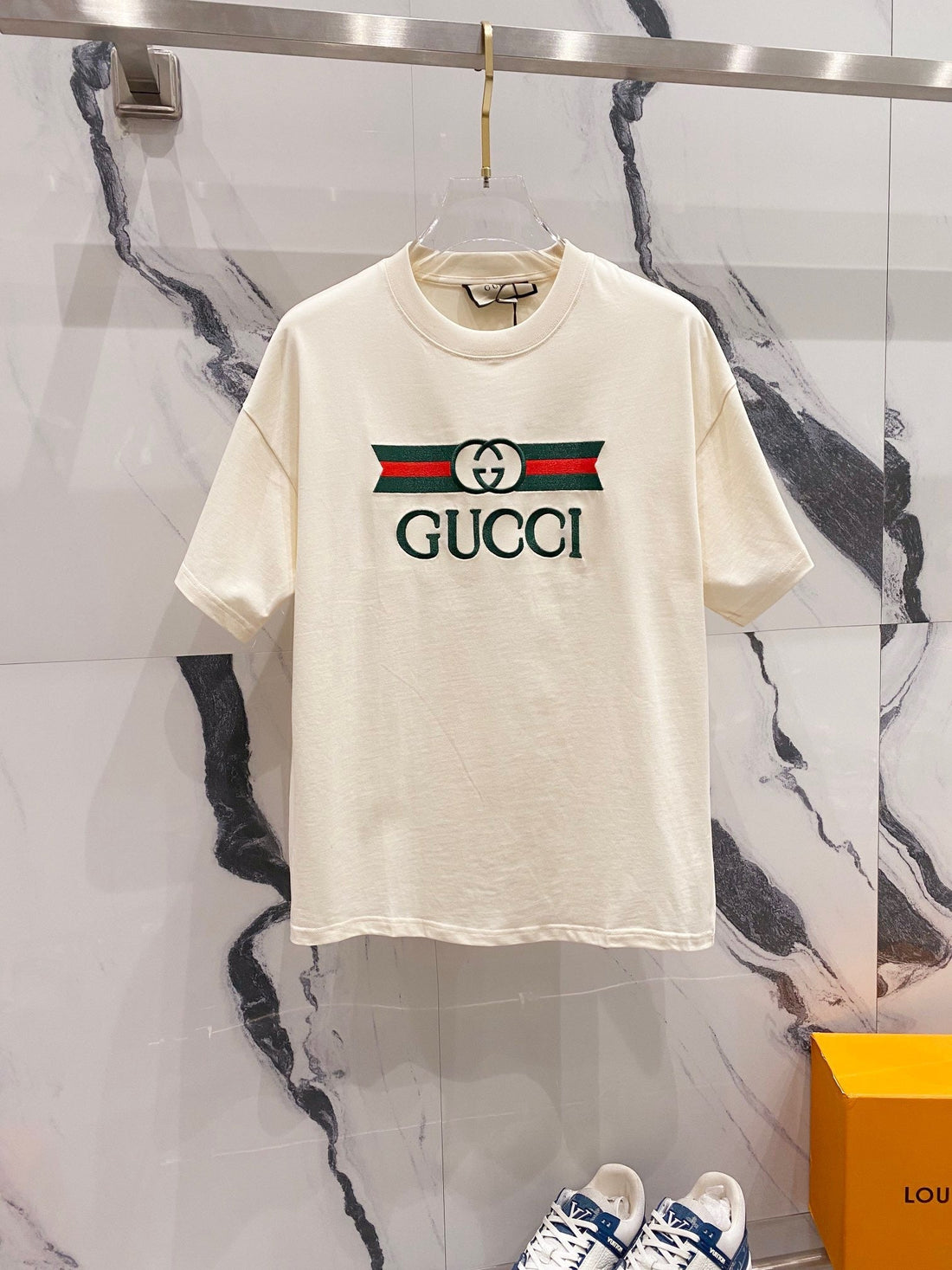 GUCCI                                            Blade Logo Printed T-Shirt In Beige