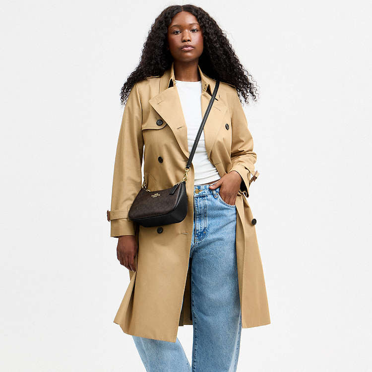 Teri Shoulder Bag
In Signature Canvas Techwosell