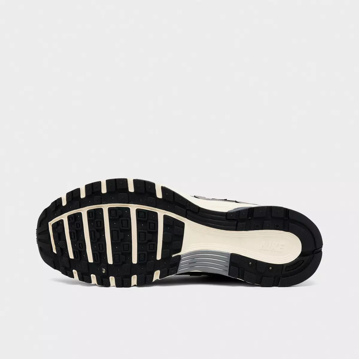 Men's Nike P-6000 SE Casual Shoes